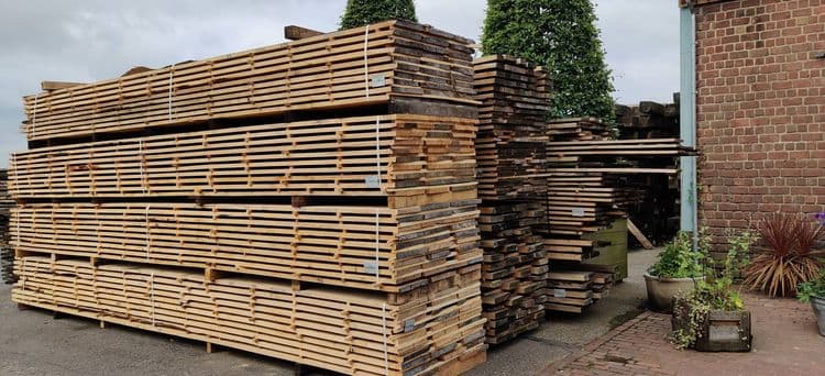 fine-sawn-oak-beams.jpg